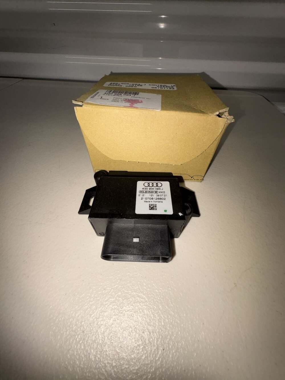 Audi Fuel Pump Control Unit Module OEM 4G0906093J